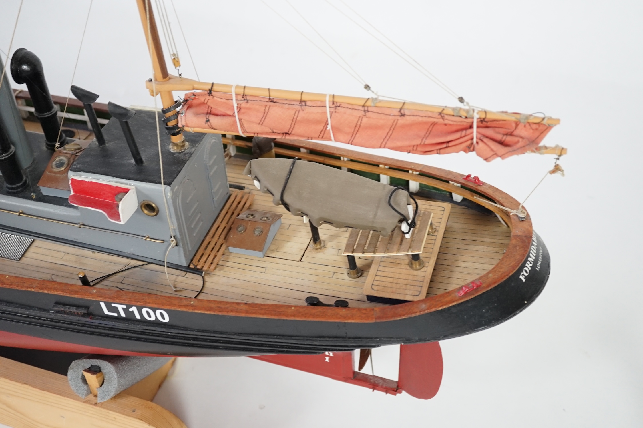 A kit-built Maxwell Hemmens pond yacht style model of a herring drifter, LT100, 120cm long